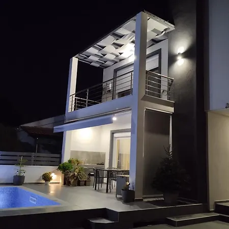 Villa Luxury Victoria, *