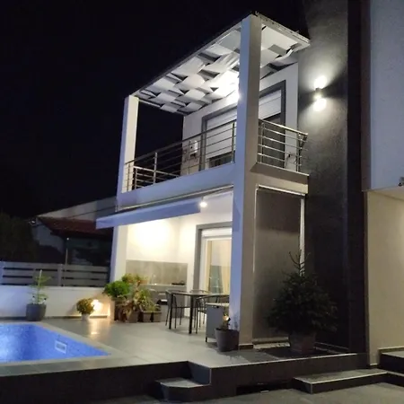 Luxury Victoria, Villa