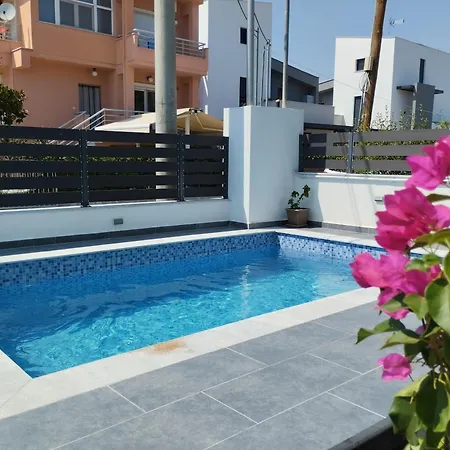 Luxury Victoria, Nea Iraklitsa